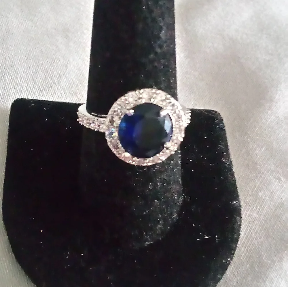 Petite 2ct sapphire cocktail ring Size 8 - Picture 6 of 6